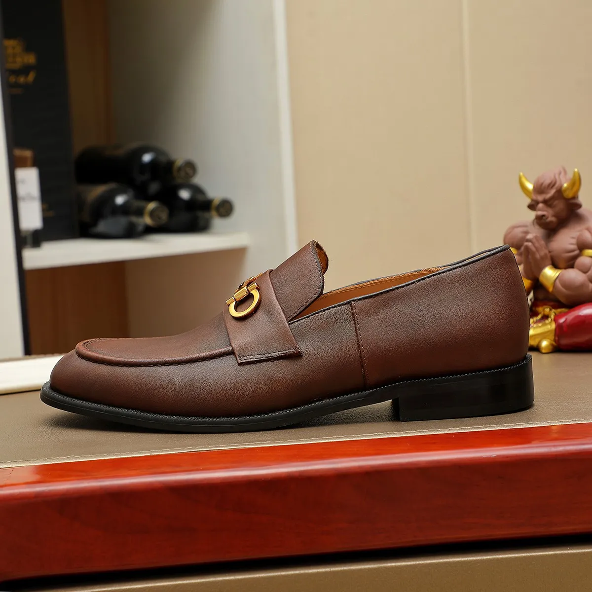 Men's shoes 💰440 Ferragamo [Ferragamo] top imported suit men's shoes 💯Original copy of the official website, product materials: selected imported embossed calfskin + luxury hardware buckle accessories ~ imported water-dyed cow 🐂 leather lining. Strong three-dimensional visual effect, original combination outsole, multiple colors available😘 Size: 39-44 (38.45.46. Customized)